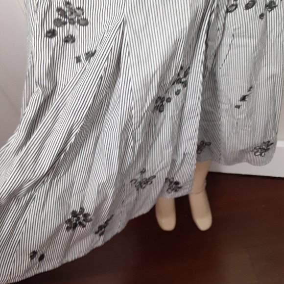 Allison Taylor Blue & White Pinstripe A Line Midi Skirt Applique Flowers - Picture 8 of 9